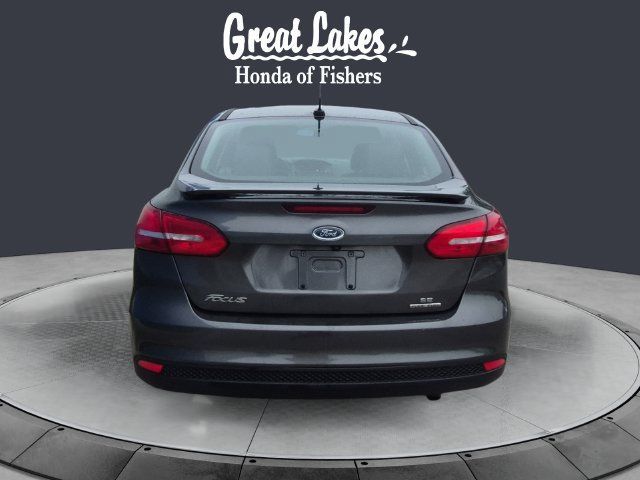 Used 2015 Ford Focus SE w/ Equipment Group 201A FWD image 4