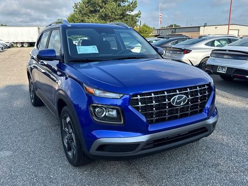 New 2025 Hyundai Venue SEL image 7