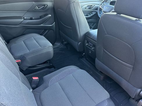 Used 2023 Chevrolet Traverse LT image 18