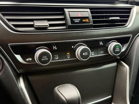 Used 2019 Honda Accord LX image 40