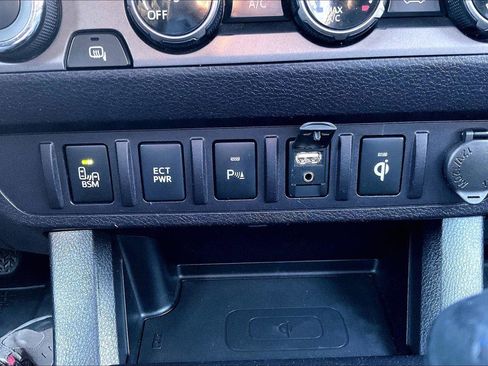 Used 2018 Toyota Tacoma TRD Sport image 24