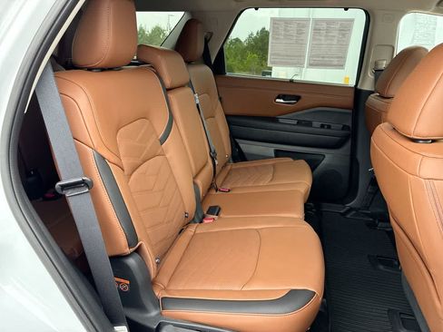 Used 2025 Nissan Pathfinder Platinum w/ Cargo Package FWD image 27