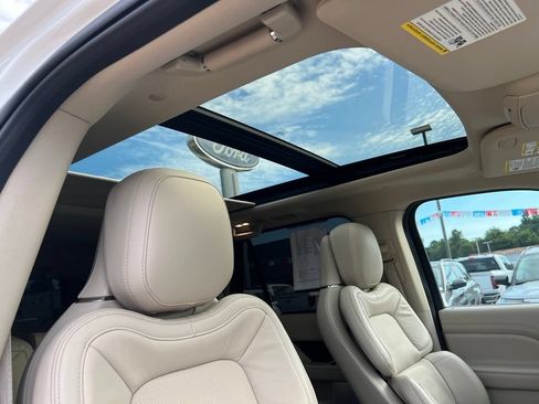 Used 2021 Lincoln Navigator Reserve AWD/4WD image 11