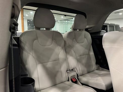 Used 2016 Volvo XC90 T8 Momentum w/ Vision Package image 20