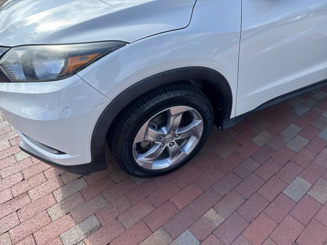 Used 2018 Honda HR-V LX image 10