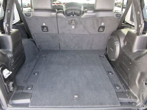 Used 2019 Jeep Wrangler Unlimited Rubicon image 12