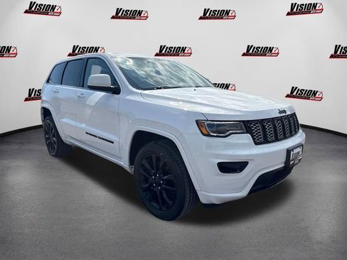Used 2022 Jeep Grand Cherokee Laredo X image 3