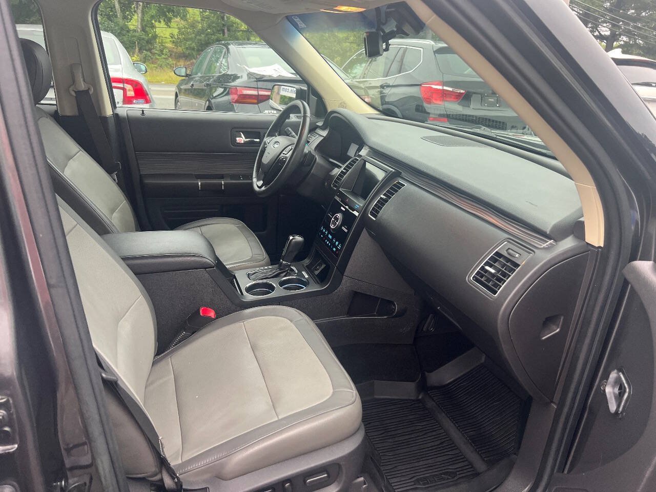 Used 2018 Ford Flex Limited w/ Equipment Group 303A AWD/4WD image 12