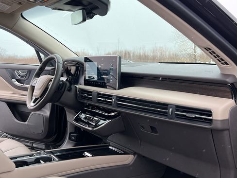 Used 2023 Lincoln Corsair Reserve w/ Equipment Group 202A image 29