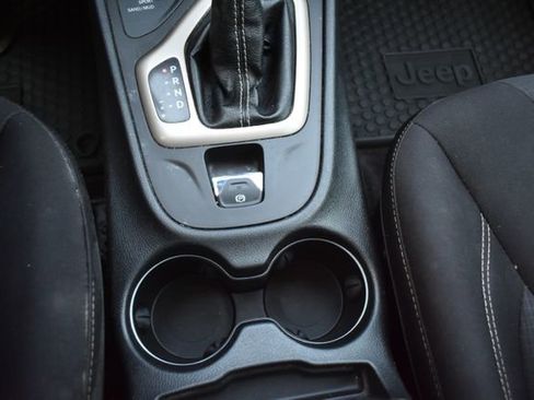 Used 2015 Jeep Cherokee Latitude w/ Cold Weather Group AWD/4WD image 32