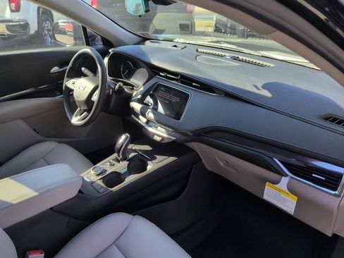 Used 2023 Cadillac XT4 Luxury w/ Cold Weather Package image 18