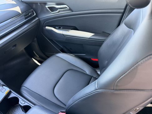 Used 2023 Kia Sportage EX image 16