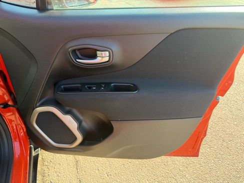 Used 2015 Jeep Renegade Latitude w/ Popular Equipment Group image 20