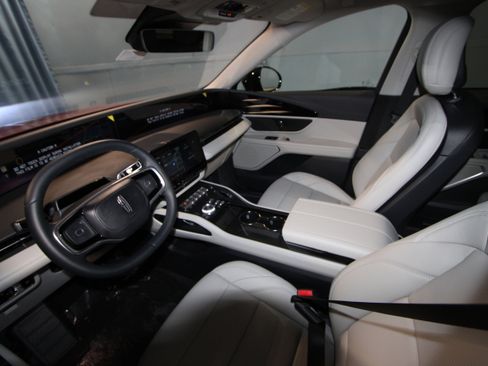 New 2026 Lincoln Nautilus Premier image 2