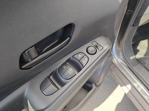 New 2025 Nissan Kicks Play S image 8