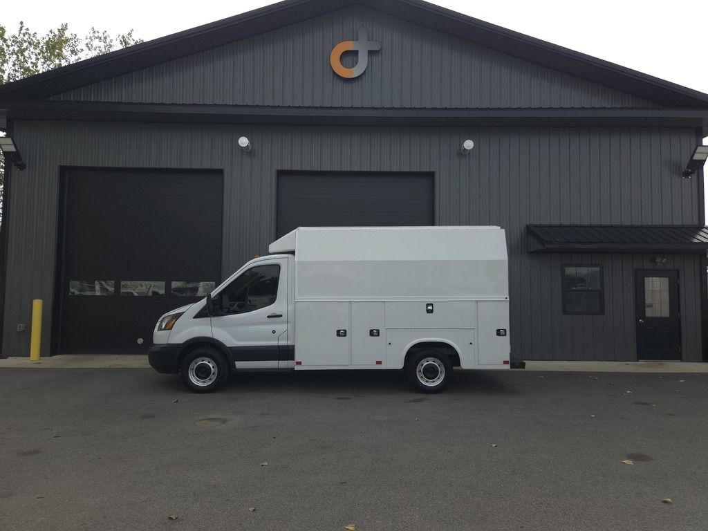 Used 2018 Ford Transit 250 138 RWD image 4