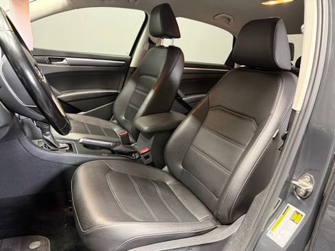 Used 2018 Volkswagen Passat 2.0T R-Line image 16