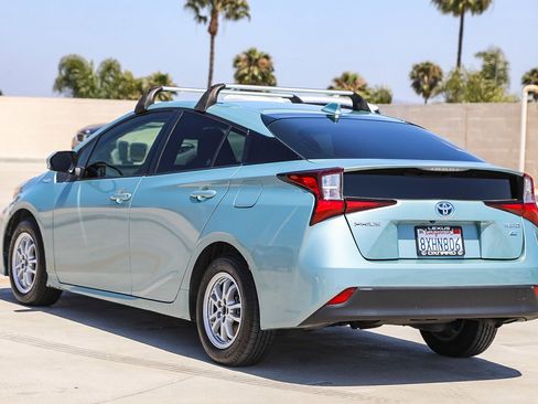 Used 2021 Toyota Prius L Eco FWD image 5