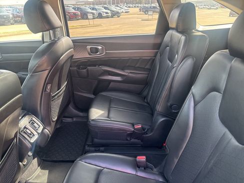 Used 2022 Kia Sorento SX image 45