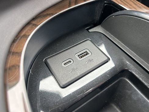 Used 2024 Cadillac Escalade Sport Platinum w/ LPO, ONYX Package image 40