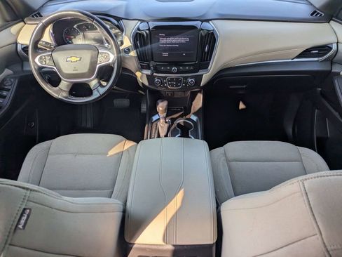 Used 2022 Chevrolet Traverse LT FWD image 2