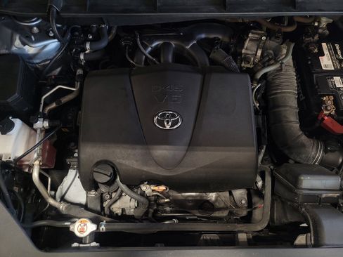 Used 2020 Toyota Highlander LE FWD image 29