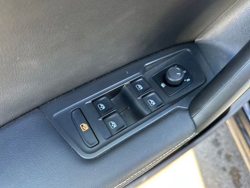 Used 2024 Volkswagen Tiguan S image 12