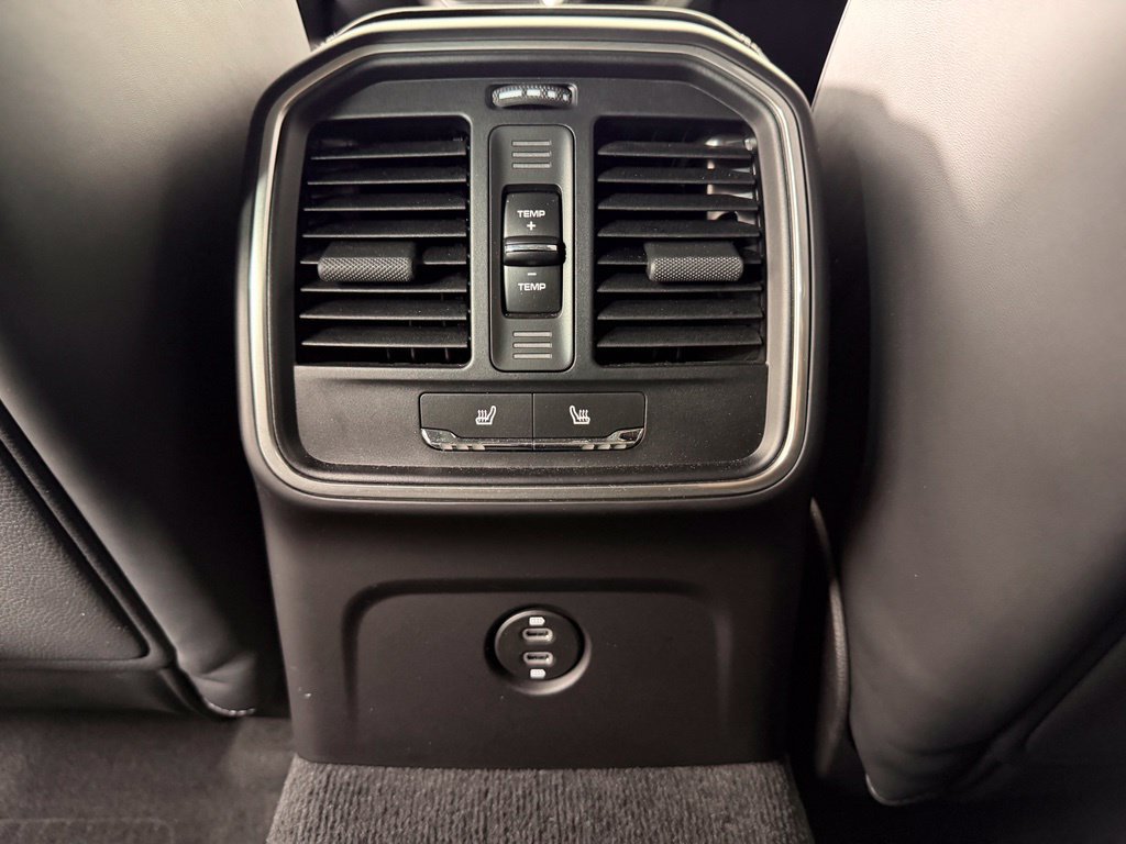Certified 2024 Porsche Macan S AWD/4WD image 43