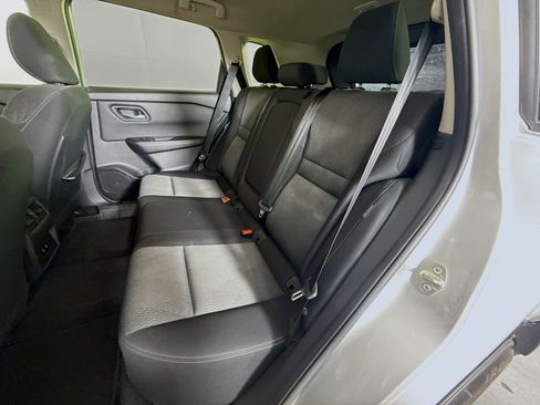 Used 2024 Nissan Rogue SV image 27