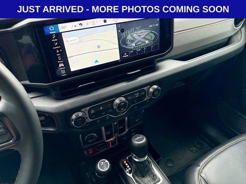 Used 2024 Jeep Gladiator Sport AWD/4WD image 14