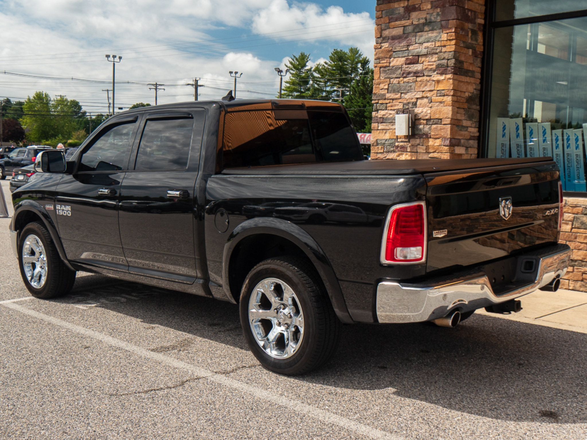 Used 2017 RAM 1500 Laramie AWD/4WD image 5