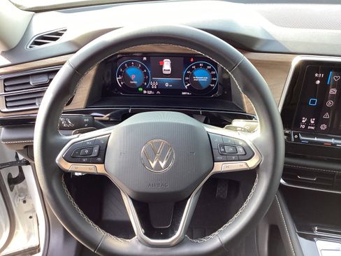 Used 2024 Volkswagen Atlas SE AWD/4WD image 18