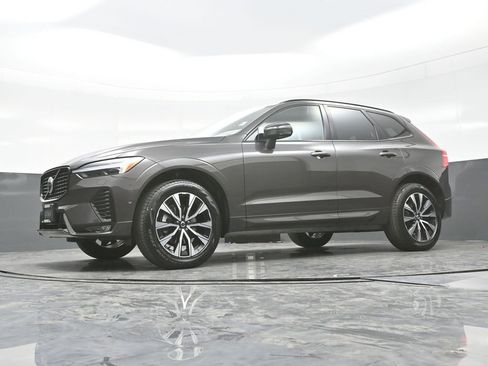 Used 2025 Volvo XC60 B5 Plus w/ Climate Package AWD/4WD image 25