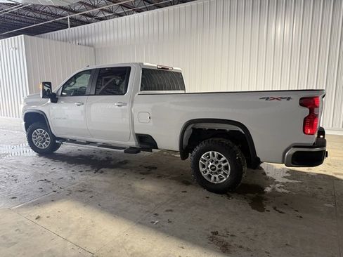 Used 2023 Chevrolet Silverado 2500 LT w/ Snow Plow Prep/Camper Package image 4