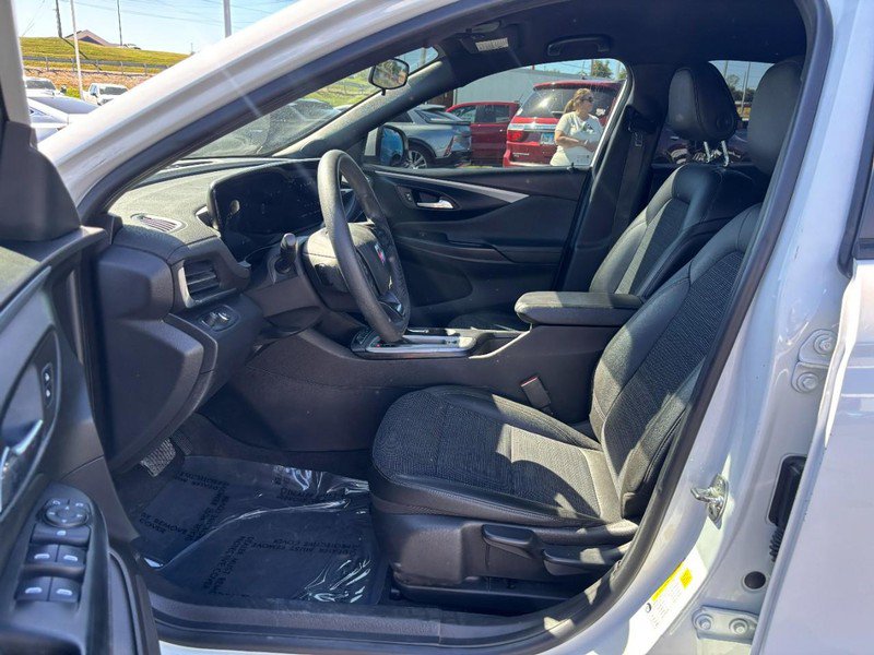 Used 2025 Buick Envista Preferred FWD image 9