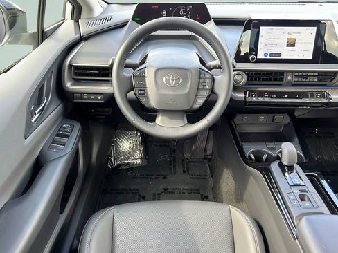 Used 2025 Toyota Prius XLE FWD image 12