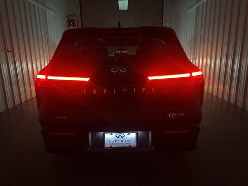 Certified 2023 INFINITI QX60 Luxe image 9