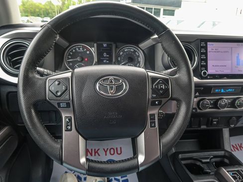 Used 2022 Toyota Tacoma SR5 AWD/4WD image 25