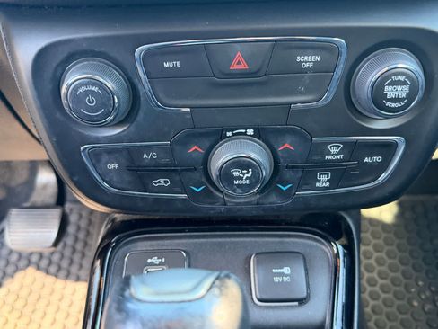 Used 2021 Jeep Compass Latitude w/ Sun and Sound Group FWD image 12