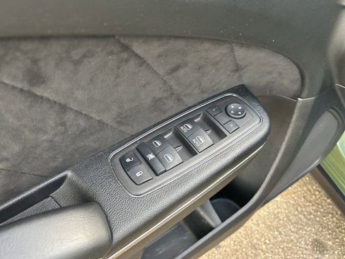 Used 2023 Dodge Charger SRT Hellcat w/ Harman/Kardon Audio Group image 39