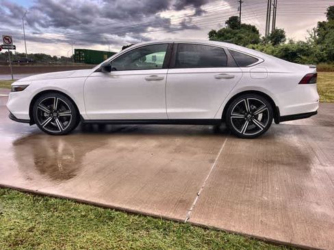 Used 2024 Honda Accord Sport image 4