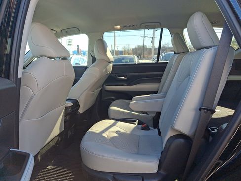 Used 2024 Toyota Grand Highlander Limited image 10