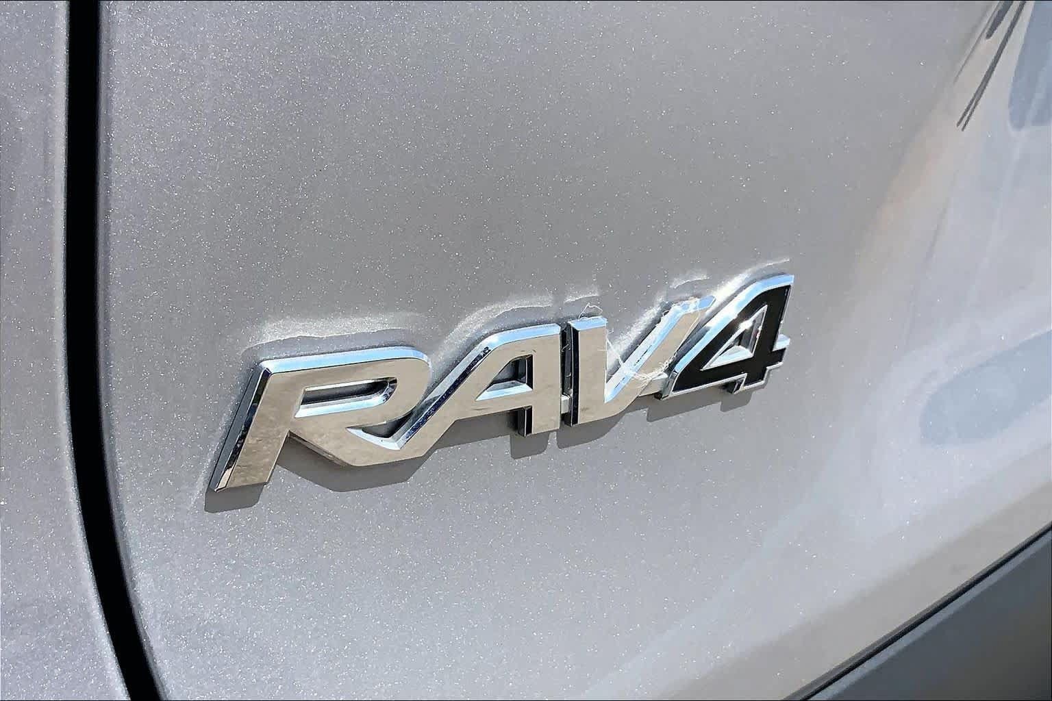 Used 2025 Toyota RAV4 XLE FWD image 10