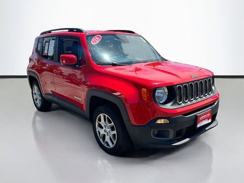 Used 2018 Jeep Renegade Latitude AWD/4WD image 3