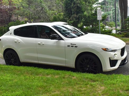 Used 2023 Maserati Levante Modena AWD/4WD image 11