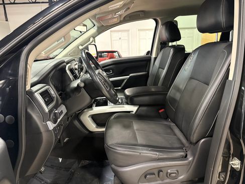 Used 2017 Nissan Titan PRO-4X image 9