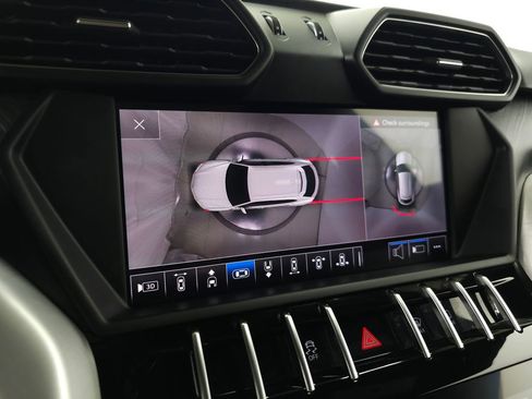 Used 2019 Lamborghini Urus AWD/4WD image 32