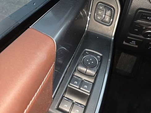 Used 2021 Ford F150 Lariat w/ Equipment Group 502A High image 19