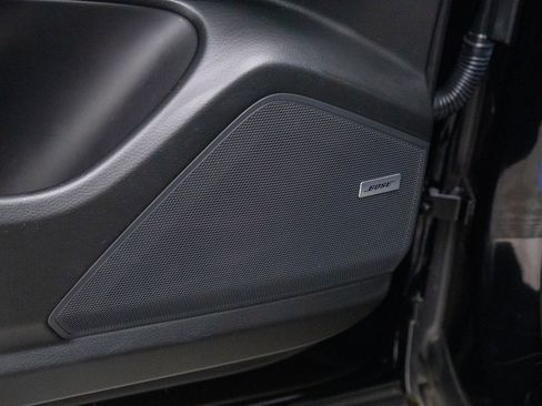 Certified 2023 Porsche Cayenne Platinum Edition image 15