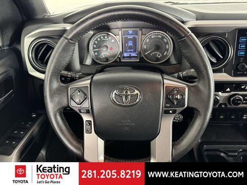Certified 2016 Toyota Tacoma Limited image 31